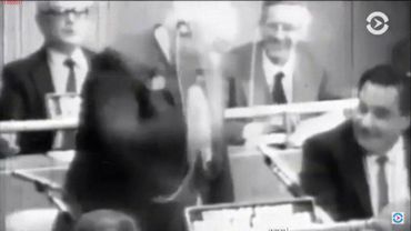 хрущев стучит по трибуне ботинком\kuzma's mother