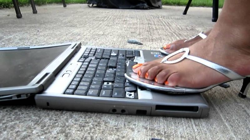 LAPTOP CRUSH WITH SANDALS