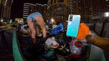 Как я зарабатываю лазая по мусоркам ? Dumpster Diving RUSSIA #110