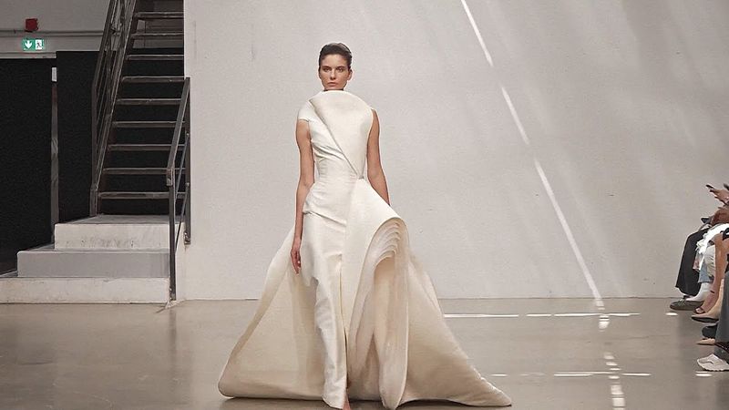 В Парижской неделе моды впервые участвовал сирийский дизайнер