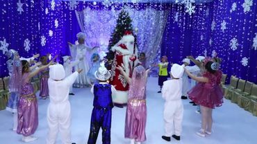 Хоровод-игра С Д. М.  "Танцуй, Дед Мороз!"