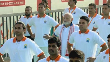 День йоги отметил вместе с индийцами Нарендра Моди