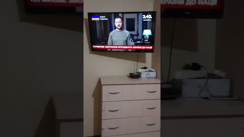 Зеленский поздравил россиян с Днем России. (Хакеры взломали тв на Украине).