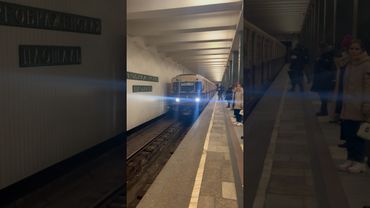 Ретро поезд прибыл на станции Преображенская площадь!#метро #легенда #ретропоезд #номерной #shorts