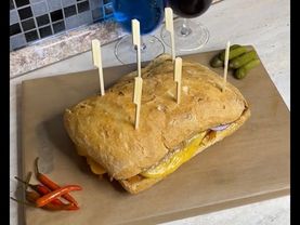 Когда лень покупать хот-доги) Смотреть со звуком.