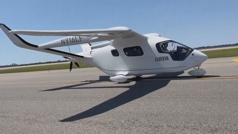 Электросамолёт с пассажирами впервые сел в аэропорту в Нью-Йорке