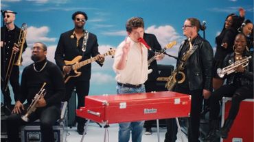 Charlie Puth - Beat Yourself Up (Official Video)