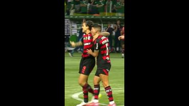 Gol de Ayrton Lucas para o Flamengo contra o Palmeiras