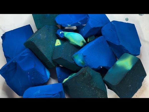 EXTREME DUST ⚠️ Deep Dyed Blue + Green Dusty Soft Gym Chalk Crush 