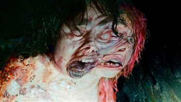 Люди сливаются телами в ОДНО СУЩЕСТВО после спуска в ПЕЩЕРУ, с водным источником [пересказ]