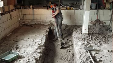 Homem Transforma Garagem em Ruínas num Fantástico Atelier | Do Princípio ao Fim por @tyap-lyap