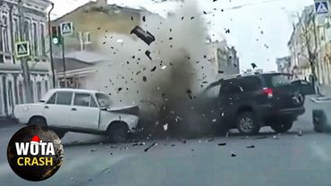 105 Real Car Crash Clips Featuring Idiots in Cars on Everyday Roads
