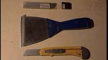 Самоделкин со стажем. Скребок со сменными лезвиями для удаления обоев.