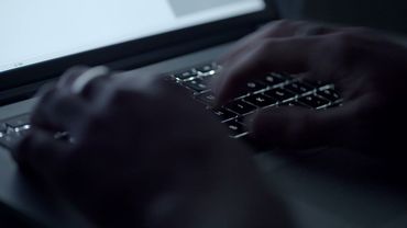 typing dark room hacker /