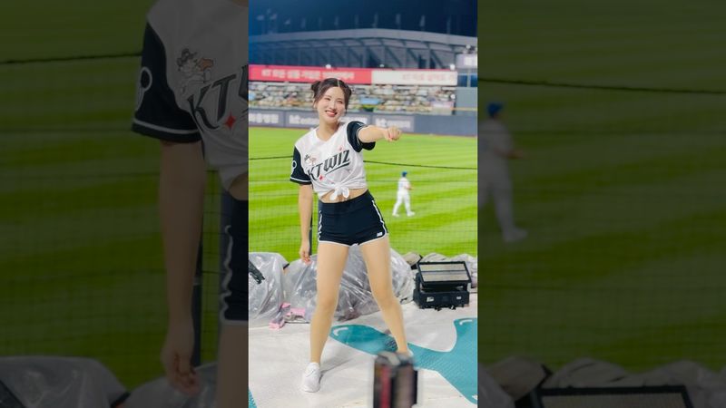 뿌까 머리 이렇게 잘어울리는 가든 있어요? #김정원 #김정원치어리더#ktwiz #kt위즈 #kt위즈치어리더