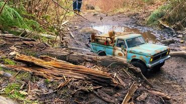 Farm Truck adventure in the woods. RC off roading 1/10 Scale. Gmade Gom featuring Rc4wd Lwb