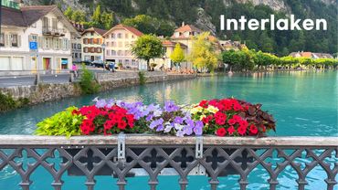 [4K] 🇨🇭 Uma tranquila caminhada noturna em Interlaken | Portal para os Alpes Suíços (2025)