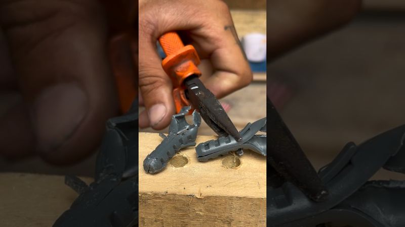 The mistake everyone makes with wall plugs#DIYFrançais #ProperFix #WallAnchorTip #CreativeHack