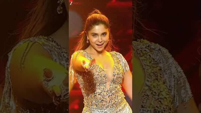 #SharvariWagh Electrifying Performance on #Taras at #ZeeCineAwards2025 #SachinJigar #Shorts