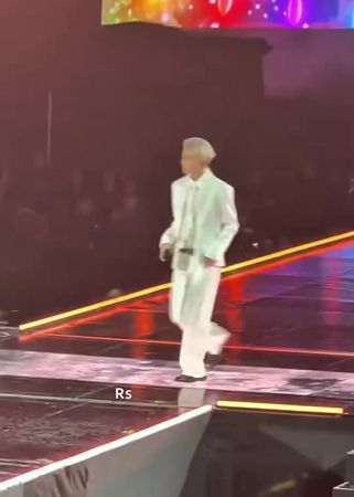 panggungnyaa sangat bermasalah utung heeseung gak sampe jatuh... #enh...