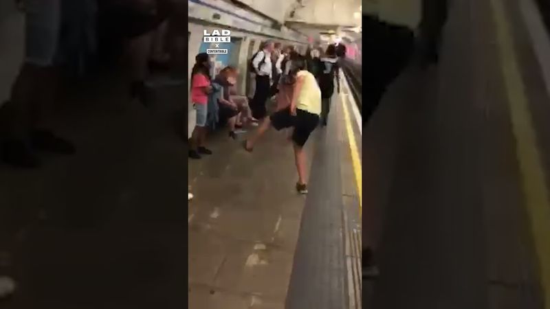 Our tube got delayed, so this is how we stayed entertained 🤣👏 (🎥: CONTENTbible)