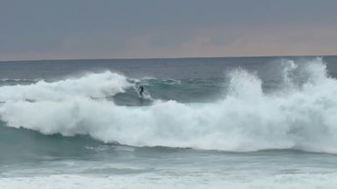 Giant waves hit French Atlantic coast | AFP