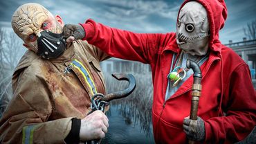 МАНЬЯК НАБРОСИЛСЯ НА ДРУГОГО ЧТОБЫ СПАСТИ СЕСТРУ