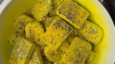 Bowl of Broken Gritty Reforms topped with Pigment Powder and Glitter | ASMR | Oddly Satisfying 