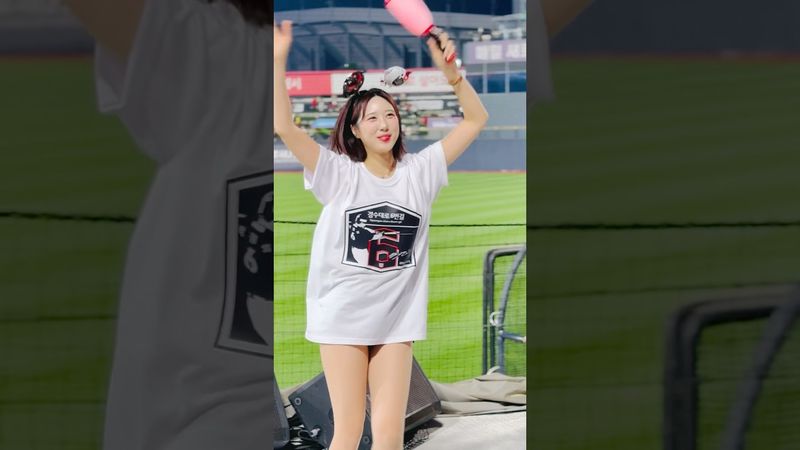 박경수 응원가를 잘 아는 고참 금주 누나#이금주 #이금주치어리더#ktwiz #kt위즈 #kt위즈치어리더