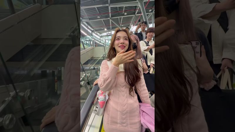 已經站好第一排！李多慧說看到我們在前面會笑出來😂 @lee_dahye