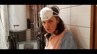 Начала ремонтировать кухню.