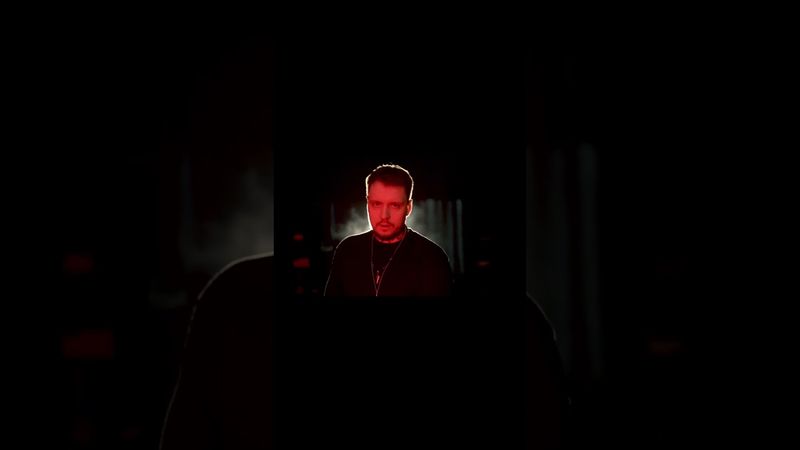 Слушайте трек «Безумие» на альбоме КОММО «Секреты и Нервы» на всех площадках!