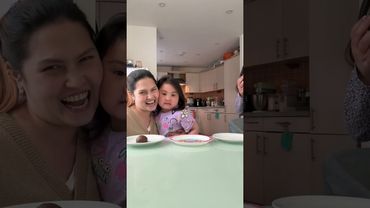 Adorable Girl Shares Cookies with Sister Who Didn’t Get Any and Earns Praise from Mom