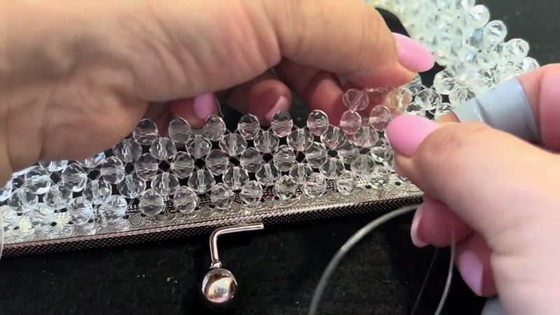 при плетении сумки из бусин рвется леска что делать?