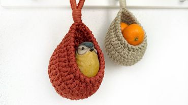 A great DIY gift 😍 A hanging basket made of crocheted cord