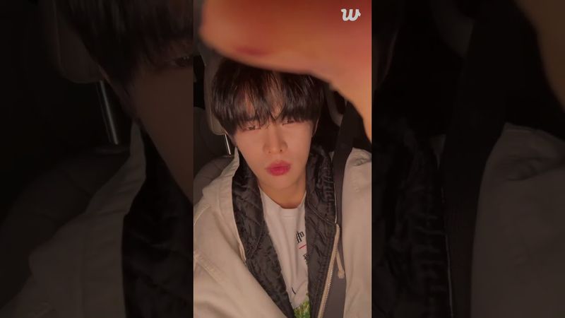 Close your eyes Minwook Weverse Live May 20, 2025