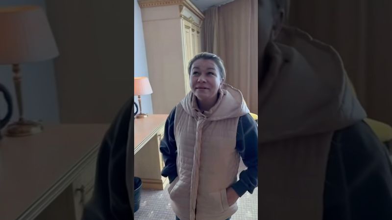 ДОБРО ПОЖАЛОВАТЬ В МОСКВУ! ИРИШКА ЧИКИ ПИКИ И БЕЗУМНЫЙ ПАША В ШОКЕ ОТ ЭТОГО ОТЕЛЯ!