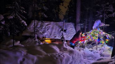 SOLO IN UNA CAPANNA DURANTE UNA BUGIA DI BUFALA. ASCIUGANDOMI CON LA NEVE! PREPARANDO DEI PANCAKE!