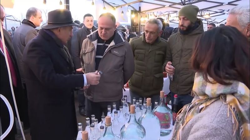 Սե՞նց վաճառում եք. Փաշինյանը` օղի արտադրողին