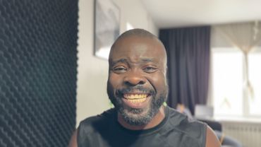 Чем больше наши африканские братья общаются с нами, тем больше отказываются от запада 😃