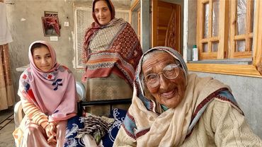 100 Yaşındaki Pakistanlı Ninemin Büyük Yeteneği! Pakistan Köy Hayatı🇵🇰
