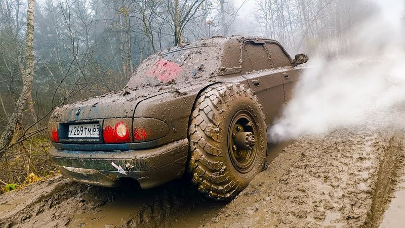 ВОПРЕКИ ЗДРАВОМУ СМЫСЛУ!!! ЭПАТАЖНАЯ Волга против внедорожников. Offroad битва