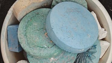 Dusty random texture & shapes bucket crush