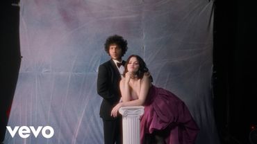 Selena Gomez, benny blanco - Talk (Official Video)