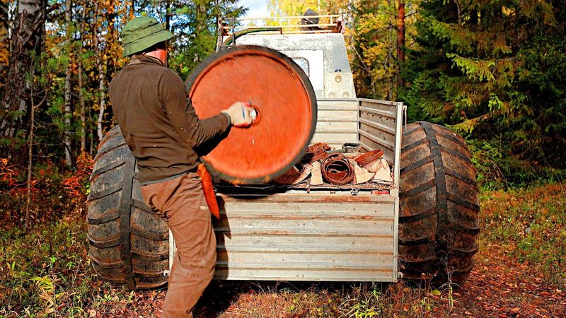 ВЫЧИСЛИЛ КРЫСУ В ТАЙГЕ! ЖУТКАЯ СМЕРТЕЛЬНАЯ ЯМА! ЗАБРОШЕННАЯ ПОЖАРНАЯ ЧАСТЬ.