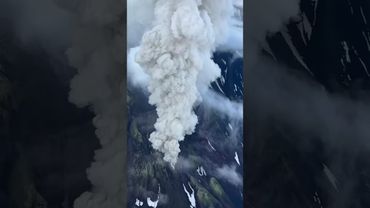 Кадры первого в истории наблюдения извержения вулкана Крашенинникова на Камчатке