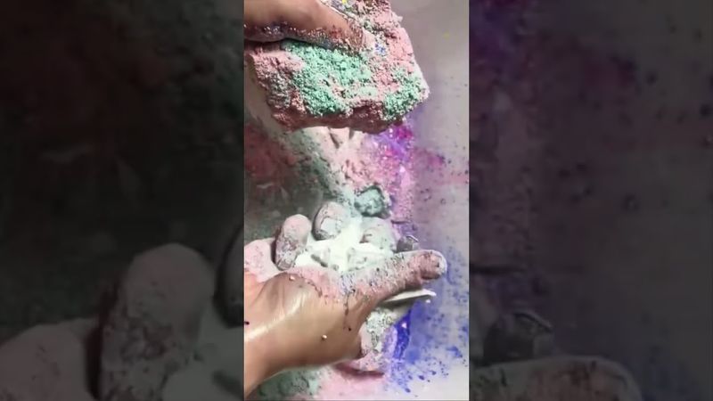 Squeaky Cornstarch on Chalk with Pigment Powder