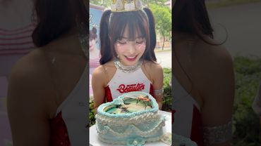 多慧竟然還跟蛋糕說話叫他燒快一點 太可愛了吧好好笑🤣​⁠@lee_dahye