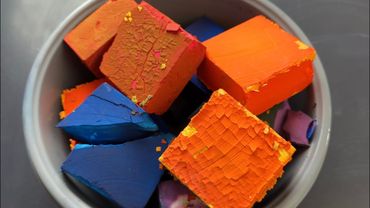 A VERY G2 Dip Dyed Mini Bucket💕💕