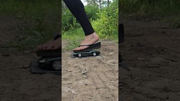 Green model car crush part 3 #crushexperiment #modelcarcrush #asmrcrush #wedgesandals #asmrcrunch